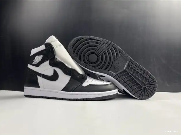 HYPE Jordan 555088-010 Black (2014) Retro 1 Air White 0524
